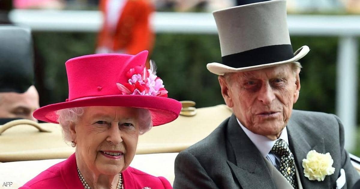 Four days after her husband's burial, Queen Elizabeth resumes royal duties