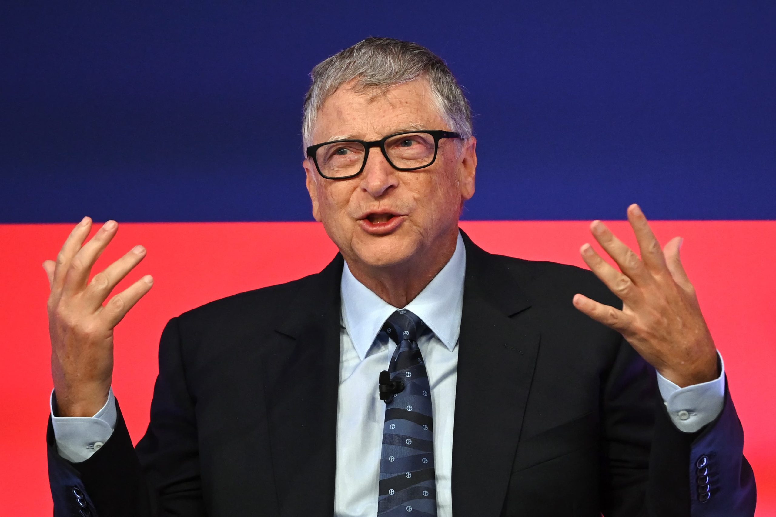 How Bill Gates Makes And Spends His $129 Billion Dollars