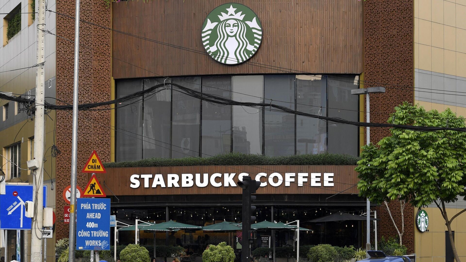 Starbucks Plans To Open Its 100th Store In Vietnam Very Soon