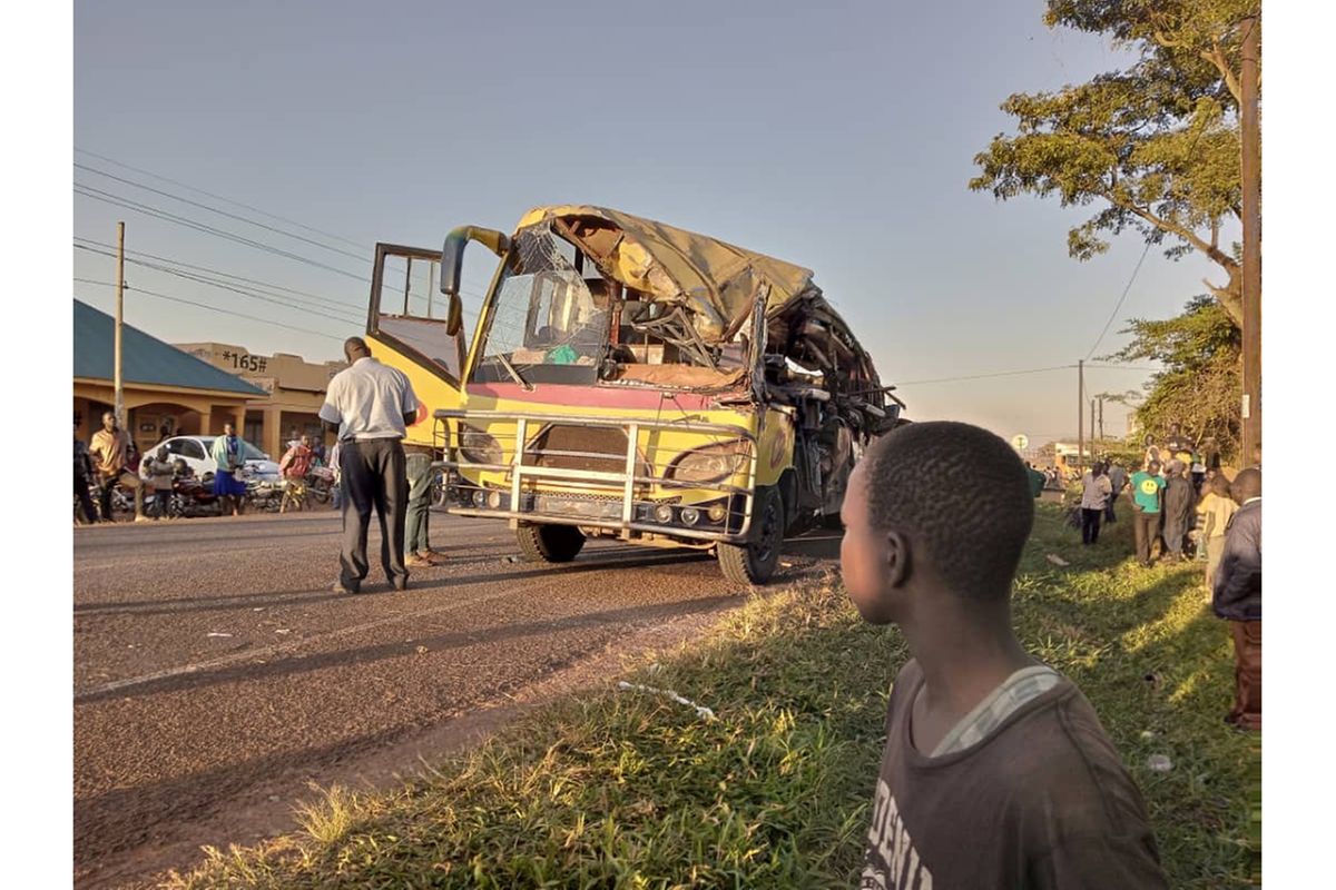 Uganda bus crash leaves 16 dead, scores injured At least 16 people died and 21 others were injured after a Gulu-bound bus smashed into a stationary trailer at the Adobe trading center in Kamini along the Kampala-Gulu highway in northern Uganda on Friday. The cause of the accident is yet to be established, but preliminary findings indicate wrong parking by the trailer driver with no warning signs. It's a very unfortunate incident. Uganda has witnessed an increase in the number of road accidents during the holiday this season. The 28 accidents led to the loss of lives 49 were serious accidents and 27 were minor from December 30, 2022, to January 1. Out of 104 road crashes, we registered 149 victims, 35 died and 114 sustained serious injuries.