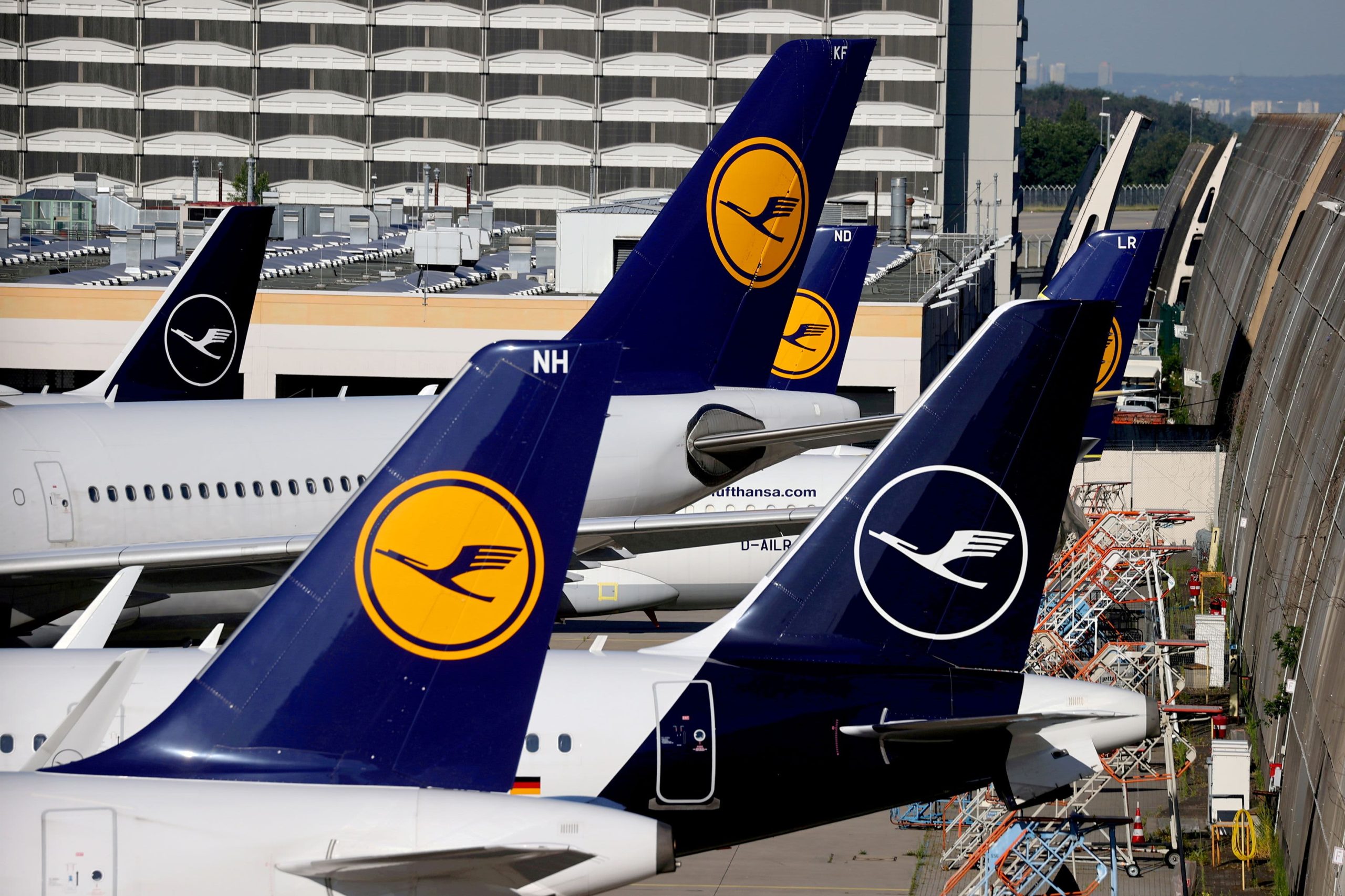 200 Nigerian Passengers Are Left Behind As A Lufthansa Flight Is Diverted To Cotonou Or Malabo