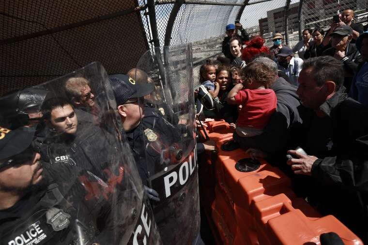 Migrants Marched Down To The Border Between Mexico And El Paso, Texas, In Anger