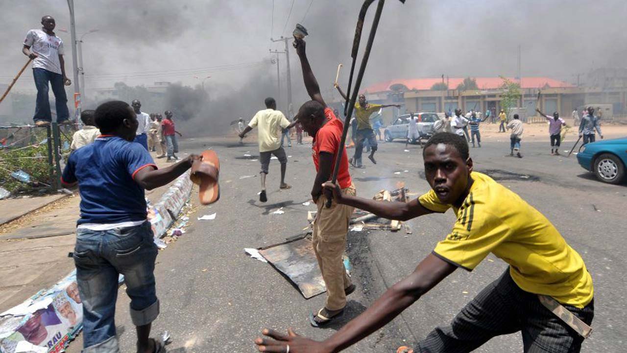 Panic As Hoodlum Invade Lagos Community Over Court Ruling