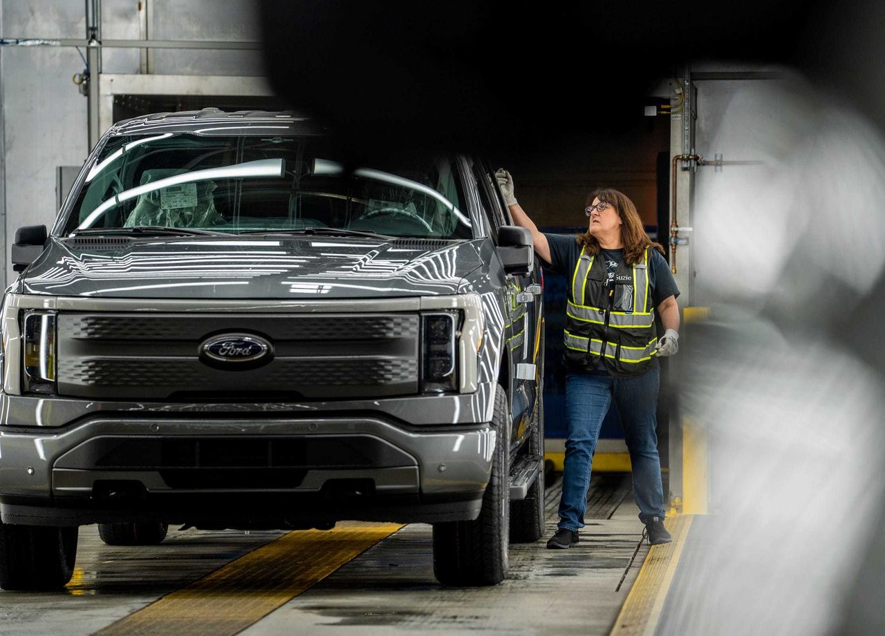 Ford Slashes Prices of F-150 Lightning to Compete with Tesla in Electric Vehicle Market