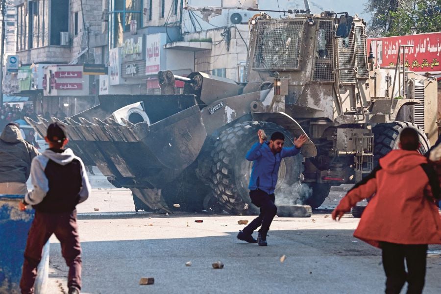 Palestinian Killed in West Bank as Israeli Forces Conduct "Counter-Terrorist Operation"