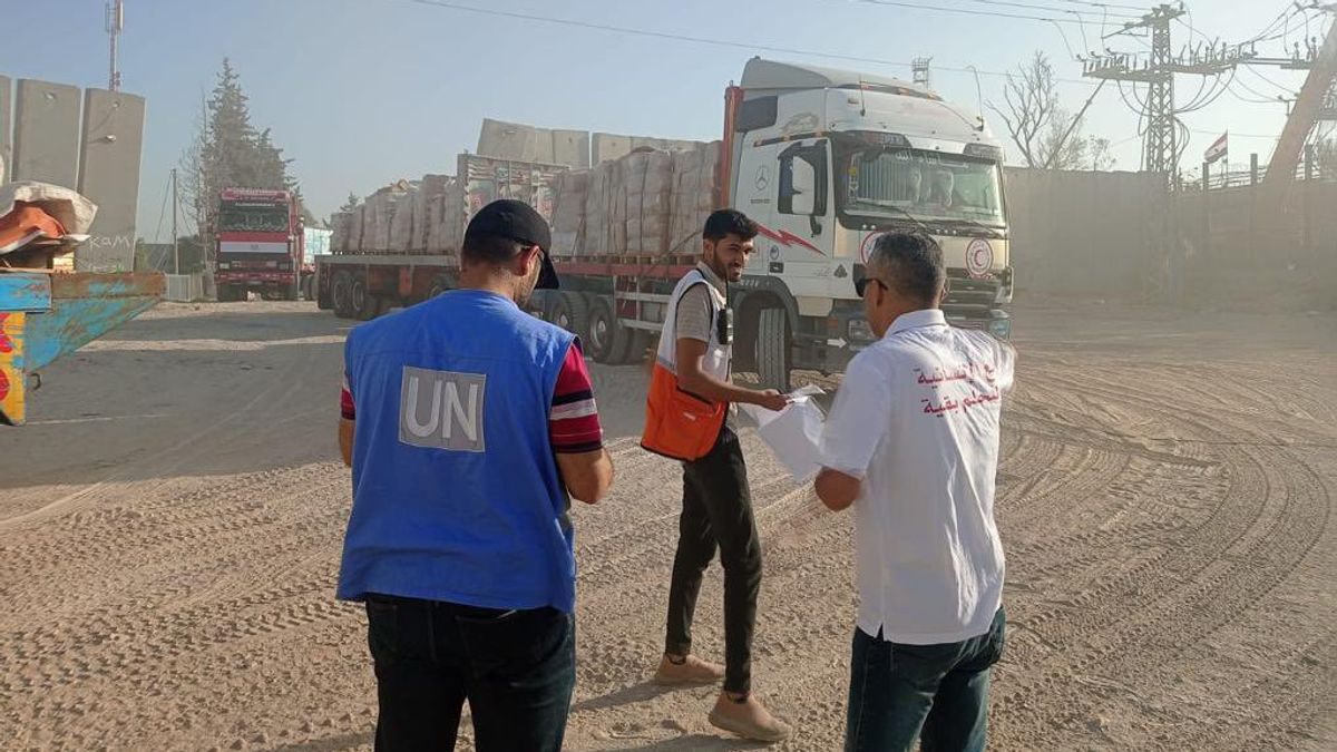 Palestinian Red Crescent Society Celebrates Successful Entry of 53 Aid Trucks into Gaza