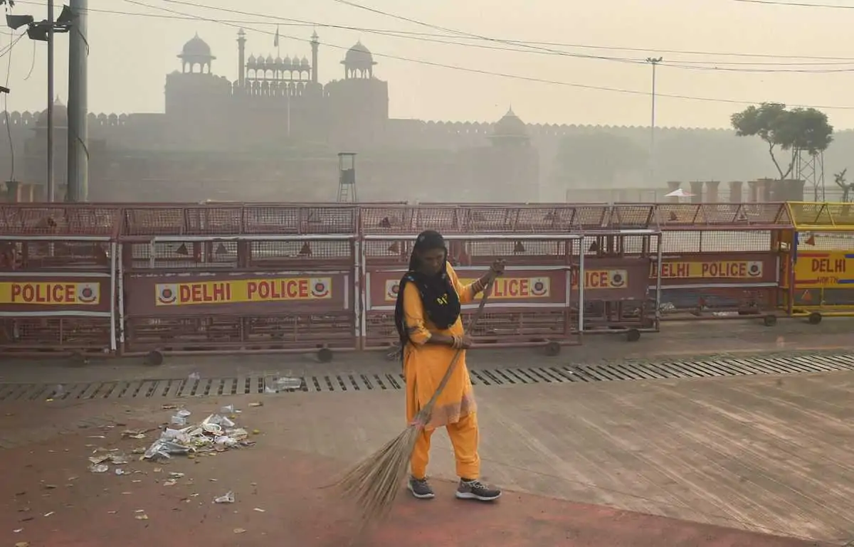 Severe Pollution Grips Indian Cities Post-Diwali Celebrations as New Delhi Tops List