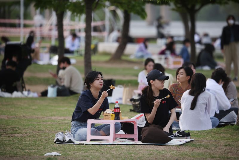 South Korean Finance Minister Forecasts 3.6% Inflation Drop Due to Agricultural Price Decline