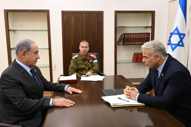 Netanyahu and Opposition Leader Lapid Engage in Dialogue