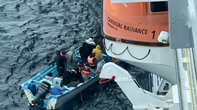 25 Stranded People On The Coast Of Mexico Rescued By Cruise Ship