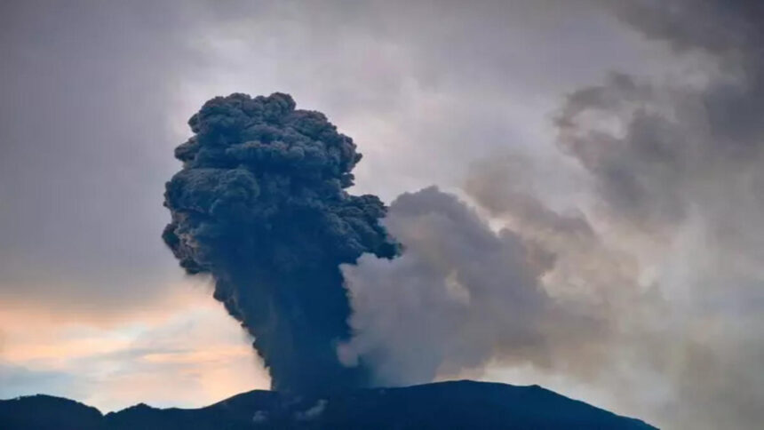 7.0-Magnitude Earthquake Sparks Russian Volcano Eruption, Prompts Ash Cloud Warning for Aircraft