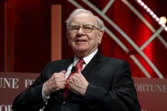 Warren Buffett's Berkshire Hathaway Amasses $234.6 Billion in U.S. Treasury Bills, Surpassing Federal Reserve Holdings