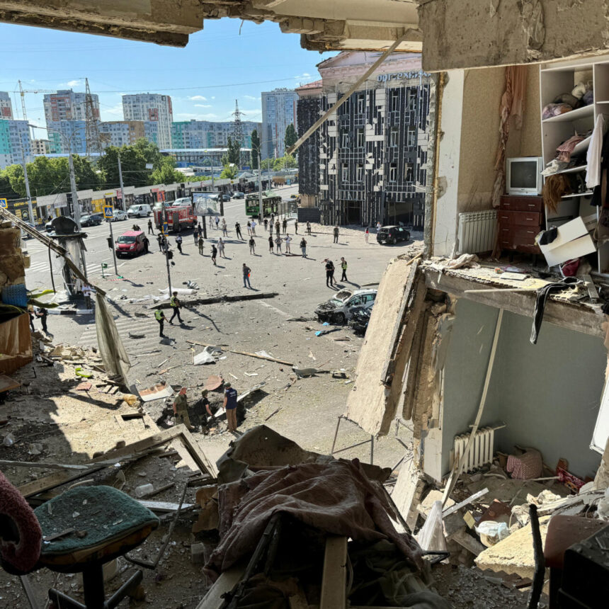 13 Injured as Russian Guided Bombs Hit Residential Area in Ukraine's Kharkiv