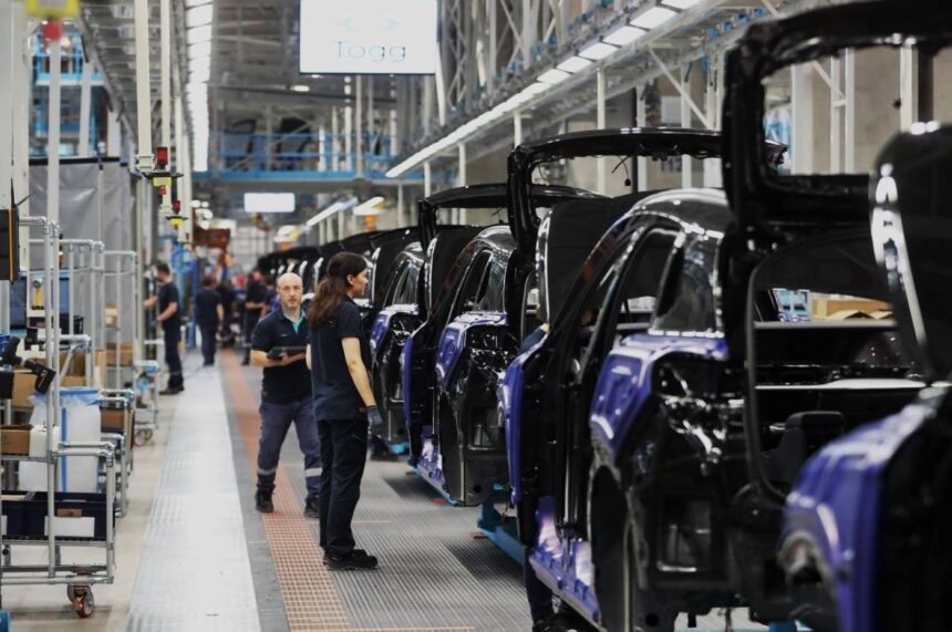 Eurozone Factories Stuck in Downturn as Asia Shows Signs of Recovery