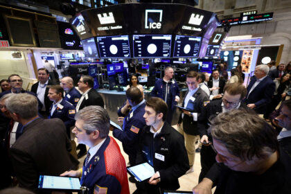 Global Stocks Plunge Amid Weak US Manufacturing Data