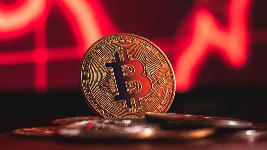 Bitcoin Price Nurtures 5% Dip Amid Warnings of Potential Drop to $60,000