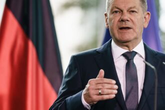 German Olaf Scholz Urges Greater Support for Eastern Germany on Unity Day